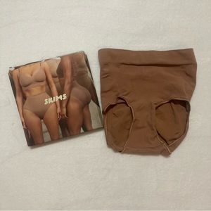 SKIMS BOXED Core Control Mid Waist Brief S/M
